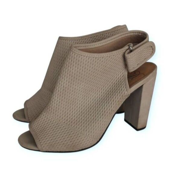 D BEIGE HEEL OPEN TOE BOOTIES SZ.7.5 GOOD USED CONDITION. - Picture 2 of 7